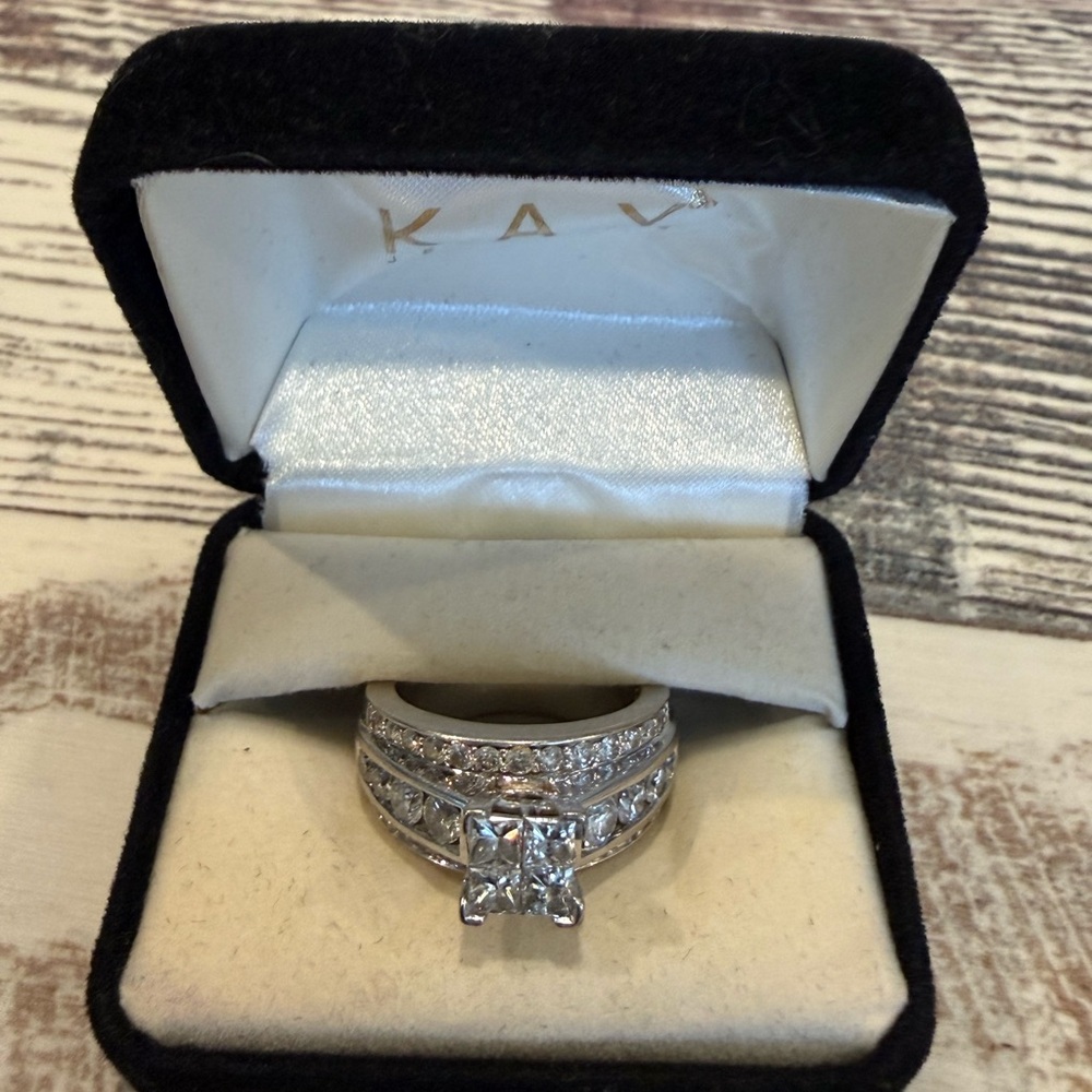 Diamond Cluster Wide Band Ring - 14 K White Gold - Picture 5 of 16